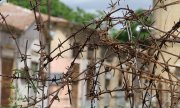 Des bâtiments abandonnés sur la "ligne verte", qui divise Chypre depuis 1974. (© picture-alliance/dpa)