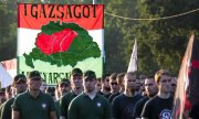 "Gerechtigkeit für Ungarn" fordern rechtsradikale Verbände bei einem Aufmarsch am Jahrestag von Trianon 2015. (© picture-alliance/dpa)