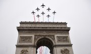 Триумфальная арка в Париже. (© picture-alliance/dpa)