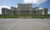 The Romanian parliament in Bucharest. (© picture-alliance/dpa)