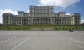 Здание румынского парламента в Бухаресте. (© picture-alliance/dpa)