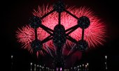 Fireworks on New Year's Eve in Brussels with the Atomium in the foreground. (© picture-alliance/dpa)