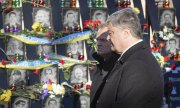 Donald Tusk, président du Conseil européen et Petro Porochenko, président de l'Ukraine, le 19 février 2019, place Maïdan à Kiev. (© picture-alliance/dpa)