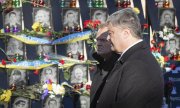 EU Council President Donald Tusk and Ukrainian President Petro Poroshenko on Kiev's Maidan square on February 19. (© picture-alliance/dpa)