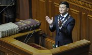 Zelenskiy görevi devralırken. (© picture-alliance/dpa)