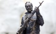 Statue von Michail Kalaschnikow. (© picture-alliance/dpa)
