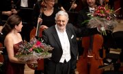 Plácido Domingo nach einem Konzert in der Elbphilharmonie im November 2019. (© picture-alliance/dpa)