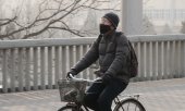 2019 год: жители Китая носят маски не из-за вируса, а по причине загрязнения воздуха. (© picture-alliance/dpa)