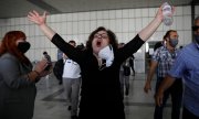 Öldürülen rapçi Pavlos Fyssas'ın annesi Magda Fyssas karar açıklandıktan sonra (Atina). (© picture-alliance/dpa)