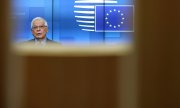 Der EU-Außenbeauftragte Josep Borrell spricht auf einer Pressekonferenz über die Sanktionen gegen China. (© picture-alliance/Aris Oikonomou)