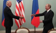 Image d'archives : en 2011 à Moscou, Poutine reçoit Joe Biden, alors vice-président. (© picture-alliance/Maxim Shipenkov)