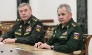 Министр обороны РФ Сергей Шойгу и начальник Генерального штаба Валерий Герасимов на встрече с президентом Путиным 27 февраля 2022 года. (© picture alliance/dpa/Sputnik/Алексей Никольский)