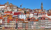 Die Altstadt von Porto. (© picture-alliance/Shotshop / elxeneize)