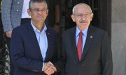 Özgür Özel (à gauche) et Kemal Kılıçdaroğlu. (© picture-alliance/Anadolu / Harun Ozalp)