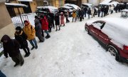 Москва, 24 января 2024 года: очередь из желающих отдать свою подпись за Надеждина. (© picture-alliance/Sipa USA/SOPA Images)