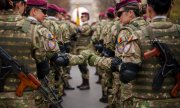 Romanian soldiers at the military parade on National Day in 2023. (© picture alliance / ASSOCIATED PRESS / Vadim Ghirda)