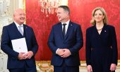 From left: Christian Stocker (ÖVP), Andreas Babler (SPÖ) und Beate Meinl-Reisinger (Neos). (© picture alliance / ROLAND SCHLAGER / APA / picturedesk.com ROLAND SCHLAGER)