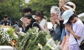 Mourners mark the anniversary in Hiroshima on 6 August: survivors issued urgent warnings against the proliferation of nuclear weapons. (© picture alliance / ASSOCIATED PRESS / Naoya Azuma)