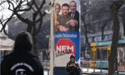 Am 12. April wählt Ungarn ein neues Parlament. Die Regierungspartei Fidesz setzt im Wahlkampf auf Feindbilder aus Brüssel und Kyjiw. (© picture alliance / NurPhoto / STR)