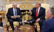 Netanjahu und Trump am 28. Juli im Weißen Haus. Der 15-Punkte-Plan war bereits Ende Juli vom sogenannten "Board of Peace" vorgelegt worden. (© picture alliance / Anadolu / Ma'ayan Toaf (GPO)/Handout)