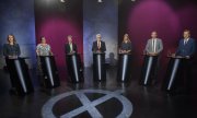 Claudia Wittig (BSW), Susan Sziborra-Seidlitz (Bündnis 90/Die Grünen), Lydia Hüskens (FDP), Ministerin für Infrastruktur und Digitales von Sachsen-Anhalt, Armin Willingmann (SPD), Minister für Wissenschaft, Energie, Klimaschutz und Umwelt des Landes Sachsen-Anhalt, Eva von Angern (Die Linke), Ulrich Siegmund (AfD) und Sven Schulze (CDU), Ministerpräsident von Sachsen-Anhalt, im Studio der MDR-Wahlarena. (© picture alliance/dpa  Klaus-Dietmar Gabbert)