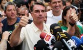 Le score élevé de Bolsonaro a été une surprise, les sondages réalisés avant le scrutin ayant donné Lula en tête avec environ trois points d'avance. (© picture alliance / AP Photo/Lucas Landau)
