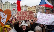 Am Sonntag demonstrierten In Prag Zehntausende gegen die Rundfunkreform. (© picture alliance / CTK / Ondrej Deml)