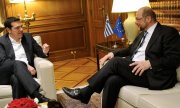 Schulz (à droite) est le premier haut-représentant de l'UE à rencontrer Tsipras. (© picture-alliance/dpa)