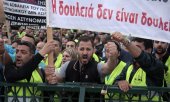 Demonstrationen vor dem Parlament in Athen am Mittwoch (© picture-alliance/dpa)