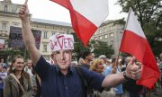 Demonstranten am 23. Juli 2017 in Krakau fordern ein Veto von Duda gegen die Justizreform. (© picture-alliance/dpa)