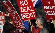 Londra'daki göstericiler, ertelenmeyecek sert bir Brexit talep ediyor. (© picture-alliance/dpa)