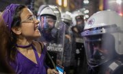 8 Mart'ta İstanbul'da yapılan kadın yürüyüşü. (© picture-alliance/dpa)