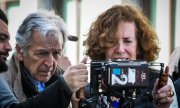 Costa-Gavras on the set in Athens. (© picture-alliance/dpa)