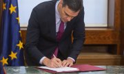 Педро Санчес подписывает коалиционный договор с партией Подемос, 30-е декабря 2019-го года. (© picture-alliance/dpa)