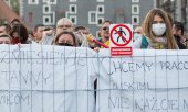 Polonya'da, Zgorzelec kasabasında, Almanya ile sınırın kapatılmasına karşı yapılan gösteri (24 Nisan). (© picture-alliance/dpa)