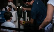 Thermal scanning at the entrance to the reopened Colosseum in Rome. (© picture-alliance/dpa)