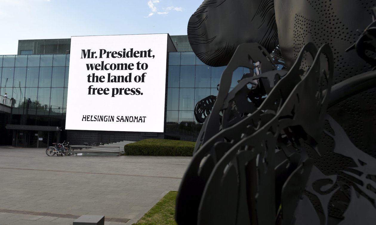 Journalisten von Helsingin Sanomat protestieren 2018 gegen den Besuch von Donald Trump. Finnland steht im Ranking der Pressefreiheit auf Platz 2.
