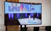 Broadcast of the conference at the Elysée Palace on 19 February. (© picture-alliance/Benoit Tessier)