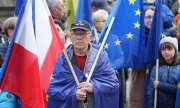 Gdansk'ta 10 Ekim'de sokağa çıkan protestocular. Mahkeme kararına göre, Polonya'nın AB üyeliğinin devamı için AB yasalarının ya da Polonya anayasasının değiştirilmesi şart. (© picture alliance/NurPhoto/Michal Fludra)