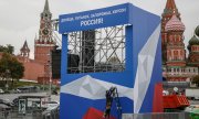 Preparations for celebrating the annexation on the Red Square on 29 September 2022. The poster reads "Donetsk, Luhansk, Zaporizhzhiya, Kherson - Russia!". (© picture alliance/EPA/SERGEI ILNITSKY)