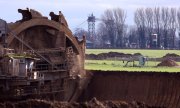 Braunkohletagebau Garzweiler, im Hintergrund Lützerath. (© picture-alliance/dpa/David Young)