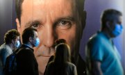 Une affiche de Nicușor Dan, datant de la campagne pour les municipales de 2020. (© picture-alliance/ASSOCIATED PRESS / Andreea Alexandru)
