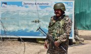 Индийские военизированные формирования контролируют улицы в Сринагаре. (© picture-alliance/zumapress.com/Сакиб Маджид)