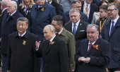 Le président bélarusse, Alexandre Loukachenko, le président chinois, Xi Jinping, le président russe, Vladimir Poutine, le Premier ministre slovaque, Robert Fico, et le président serbe, Aleksandar Vučić. (© picture alliance/ASSOCIATED PRESS/Yuri Kochetkov)