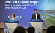 Vice-President of the EU Commission, Teresa Ribera, and Climate Action Commissioner Wopke Hoekstra at the press conference on 2 July in Brussels. (© picture alliance/Anadolu/Dursun Aydemir)