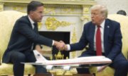 Am Montag traf sich Trump mit Nato-Generalsekretär Mark Rutte (li.), der anschließend "massive" Waffenlieferungen an die Ukraine ankündigte. (© picture alliance / ASSOCIATED PRESS / Evan Vucci)