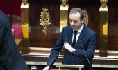 Le Premier ministre, Sébastien Lecornu, reconduit dans ses fonctions, lors de la présentation du programme gouvernemental à l'Assemblée nationale. (© picture alliance/Hans Lucas/Magali Cohen)