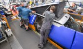 Fertigung von VW-Wohnmobilen in Werk Hannover, einem der bedrohten Standorte. (© picture alliance/dpa / Julian Stratenschulte)