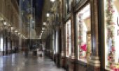 An empty shopping mall in Brussels: Belgium's National Security Council has prolonged the highest terror alert until Monday. (© picture-alliance/dpa)