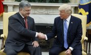 US-Präsident Trump (rechts) und sein ukrainischer Amtskollege Poroschenko. (© picture-alliance/dpa)